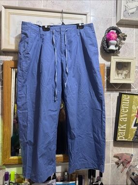 Liz Claiborne capris
